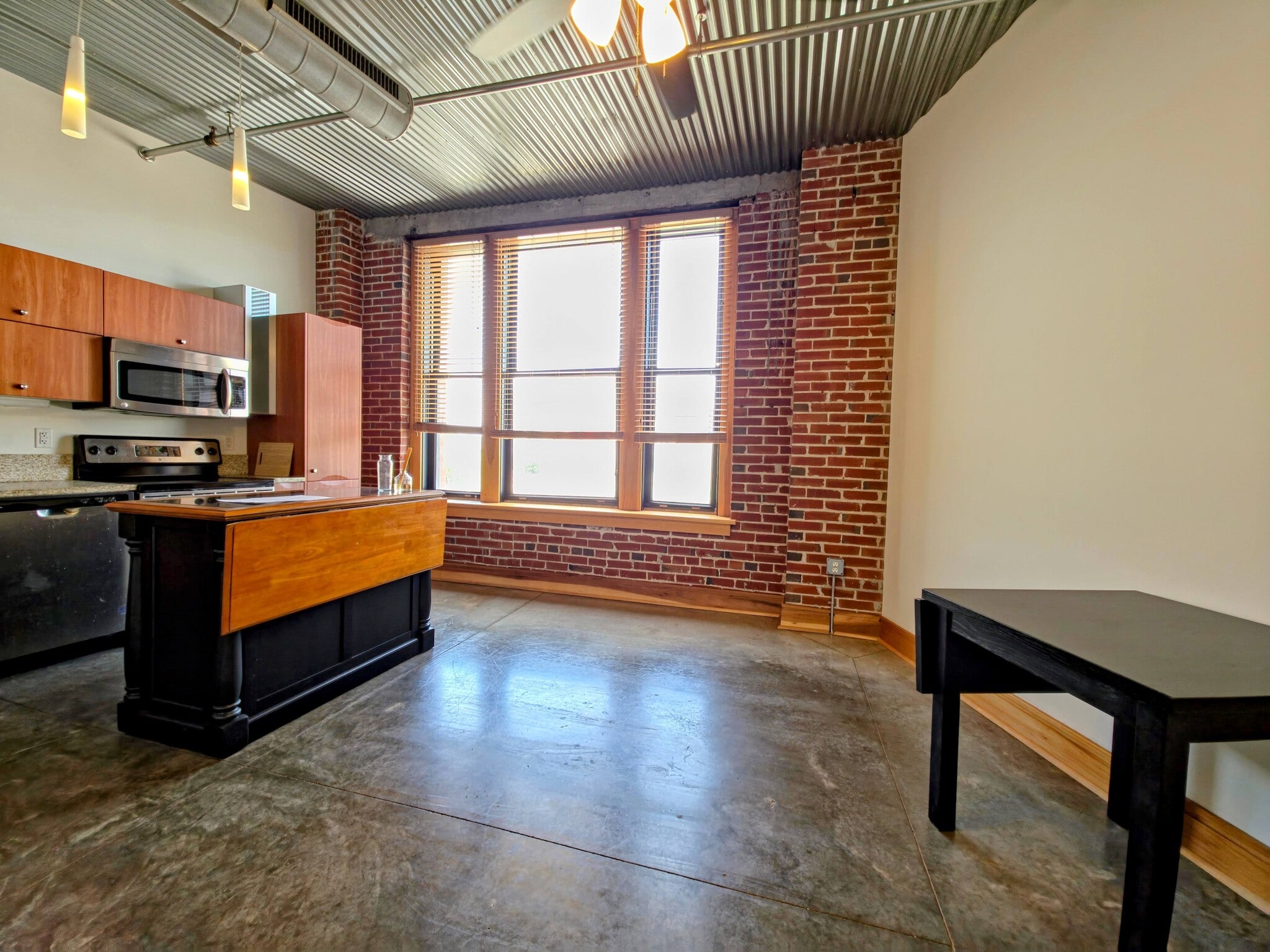 Building Photo - 2207 Washington Ave
