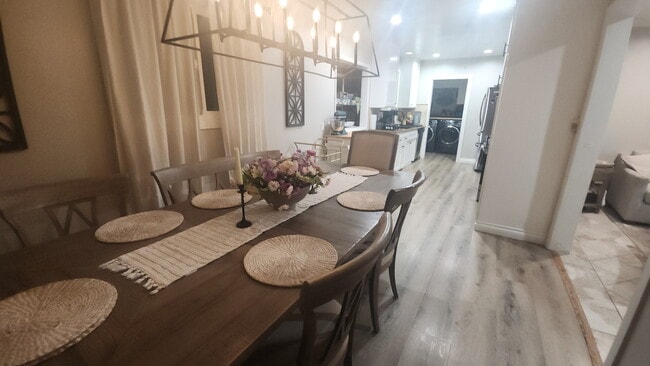 Building Photo - 15358 Leadwell St