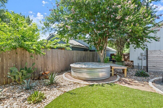 Building Photo - 3010 Siskin Dr
