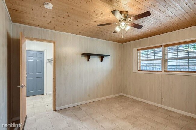 Building Photo - 3 br, 2 bath House - 1241 Evergreen Drive ...
