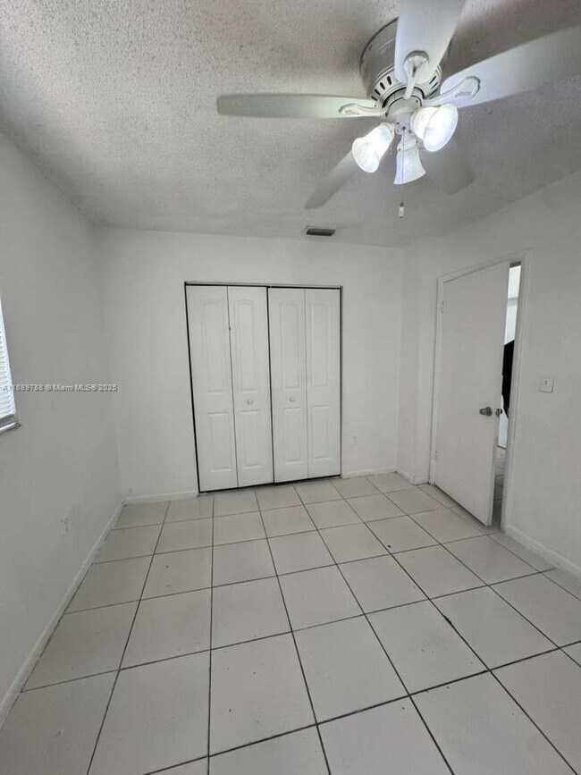 Building Photo - 2710 NW 11th Pl