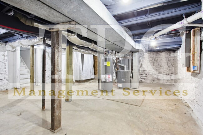 Building Photo - Newly Renovated Unit in Independence MO!