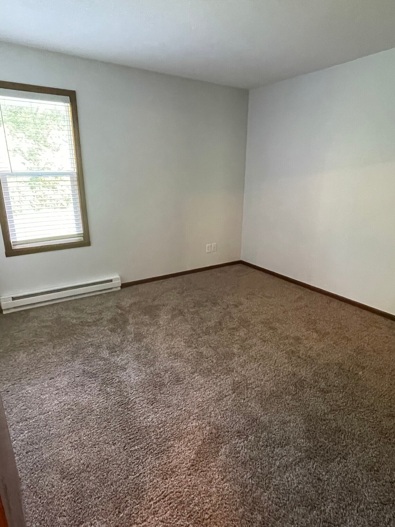 Master bedroom - 4083 Applewood Ln