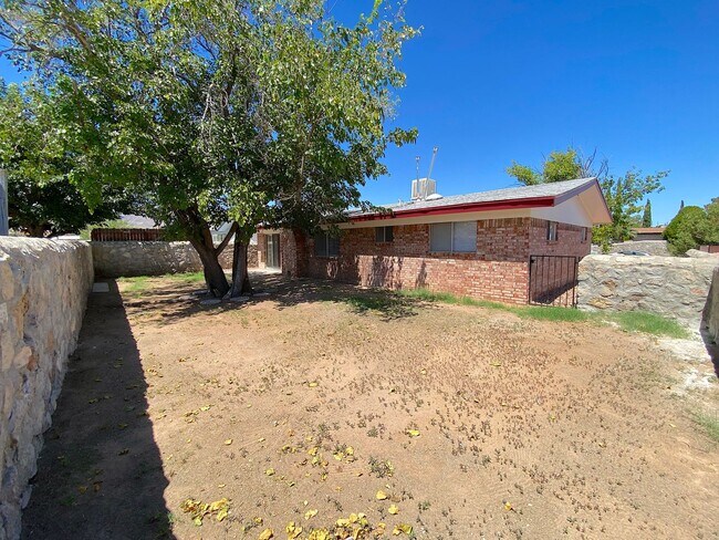 Building Photo - 5012 Salem Dr