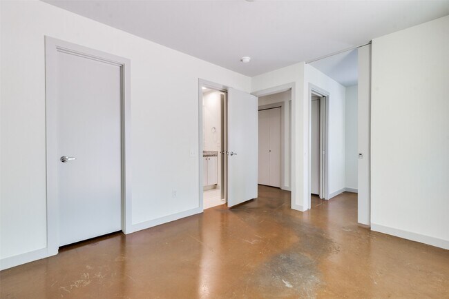 Building Photo - 2605 Calumet St