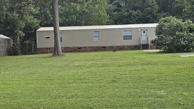 Building Photo - 610 E Branch Dr