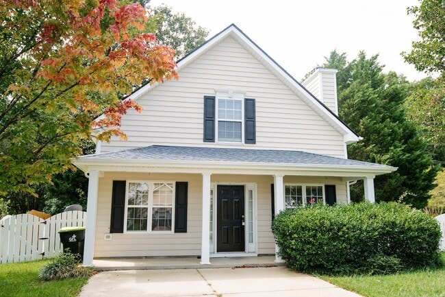 Building Photo - Charming Cape-Cod in the Heart of Apex! First Floor Master! Pet Friendly!