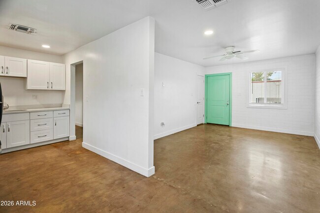 Building Photo - 1646 E McKinley St