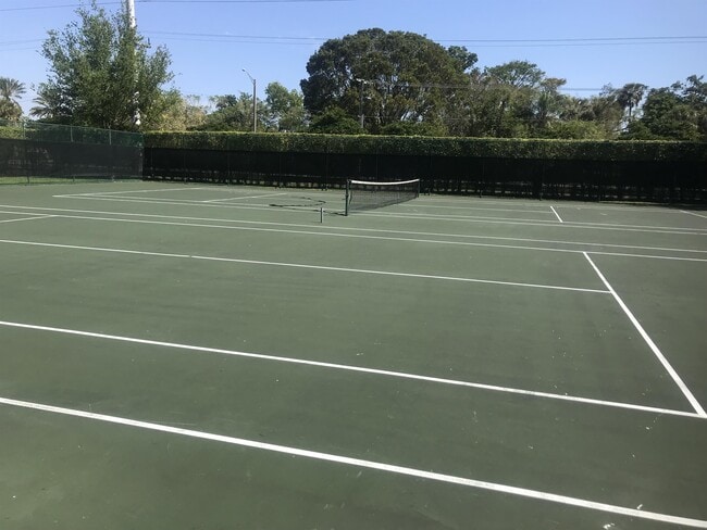 Building Photo - 1239 SW 46th Ave