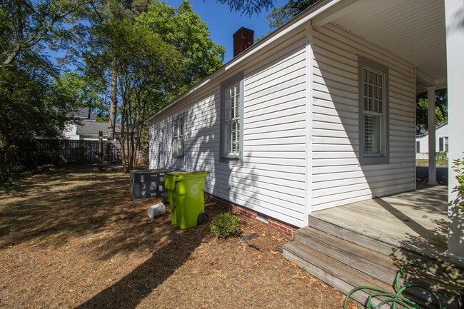 Building Photo - Historic Charm Meets Modern Living in Olympia – Walk to Williams-Brice Stadium!