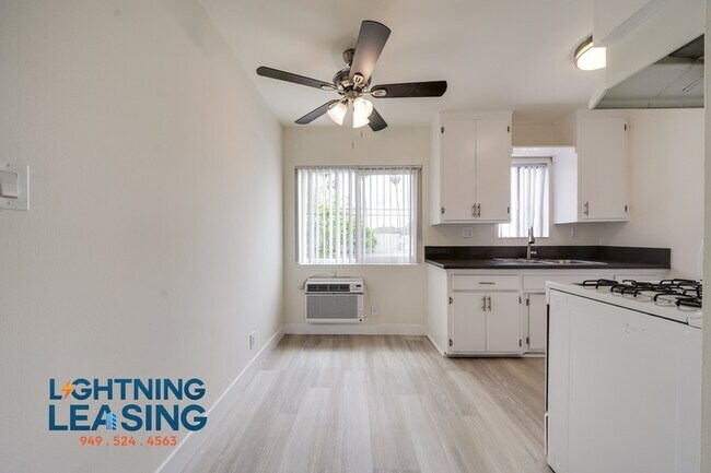 Building Photo - 14766 Delano St
