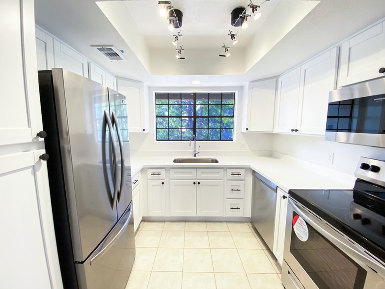 Building Photo - 5950 N 78th St