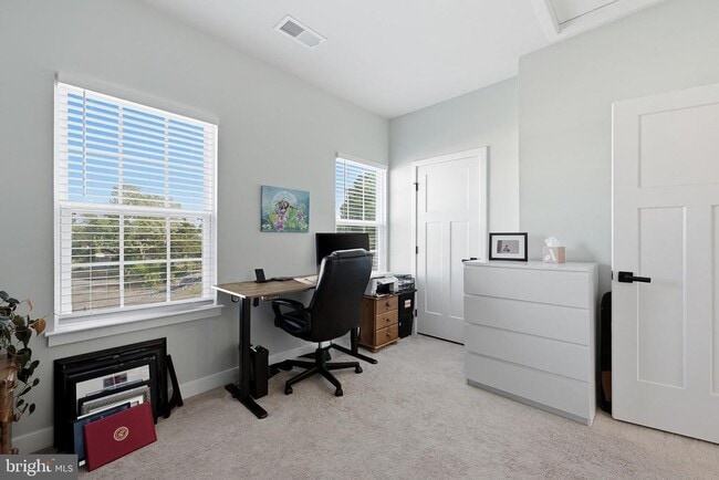 Building Photo - 2027 Track Cir