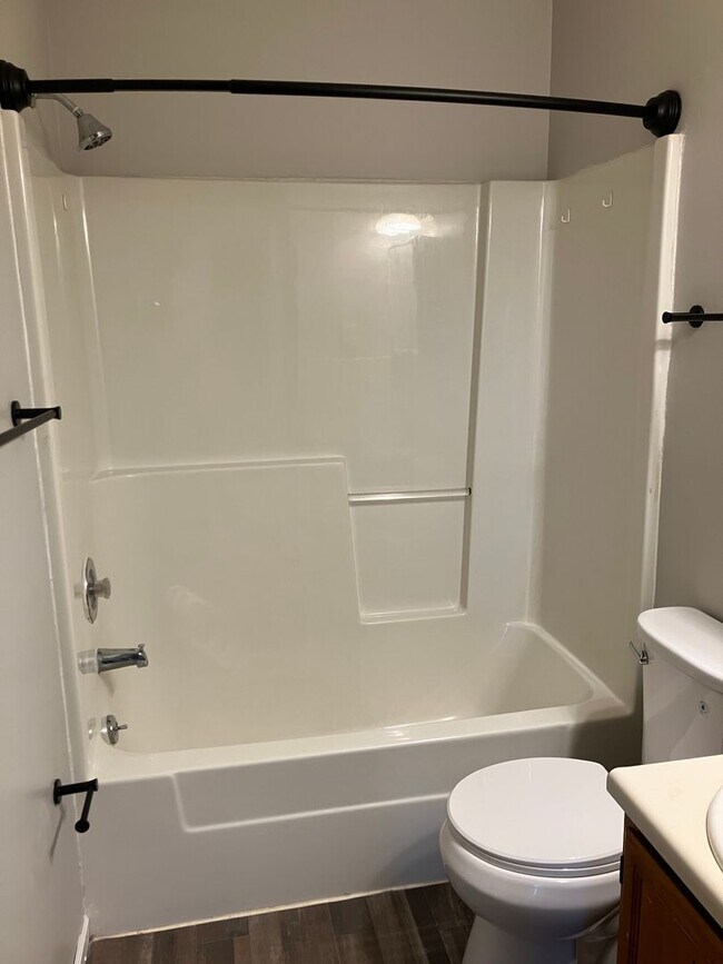 Building Photo - 2 Bedroom and 1.5 Bath Townhome - Troy, Ohio!