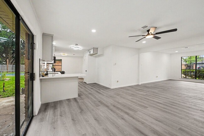 Building Photo - 7607 Grape St