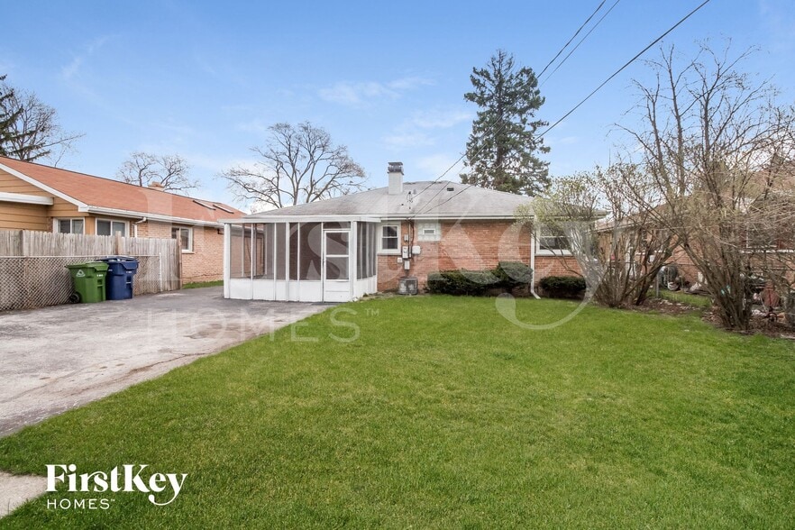 Building Photo - 8840 Sproat Ave