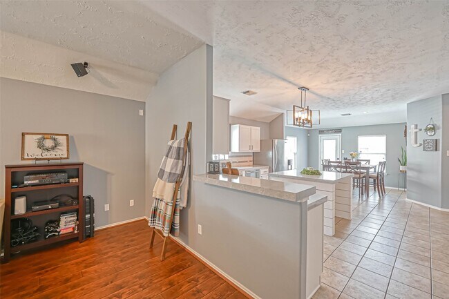 Building Photo - 22210 Bellow Glen Dr