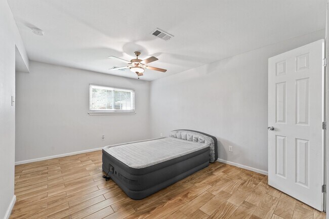Building Photo - 20618 Fieldtree Dr