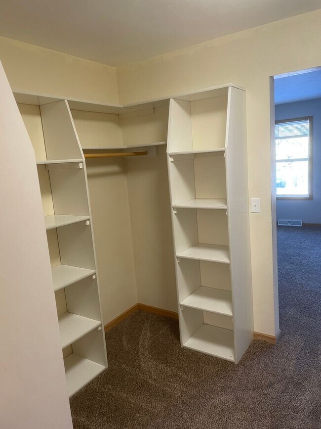 Building Photo - 2930 W Glenpark Dr