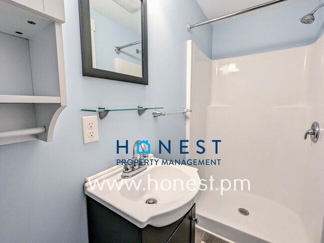 Building Photo - 18 Warren St