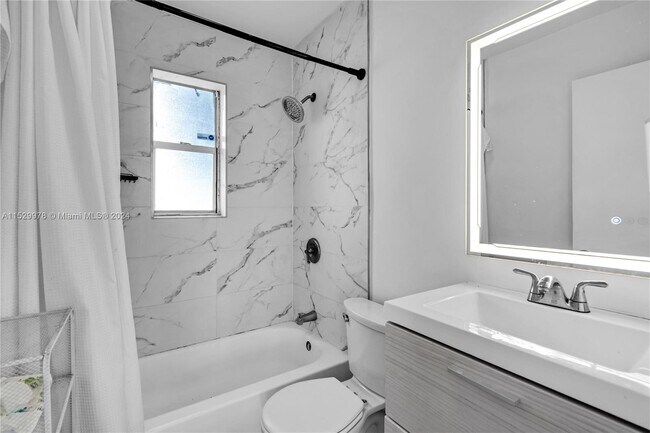 Building Photo - 420 S 61st Terrace