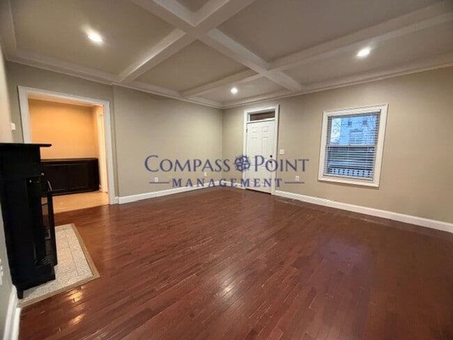 Building Photo - Spacious 1 bedroom HOUSE, FIRST MONTH RENT FREE!!!