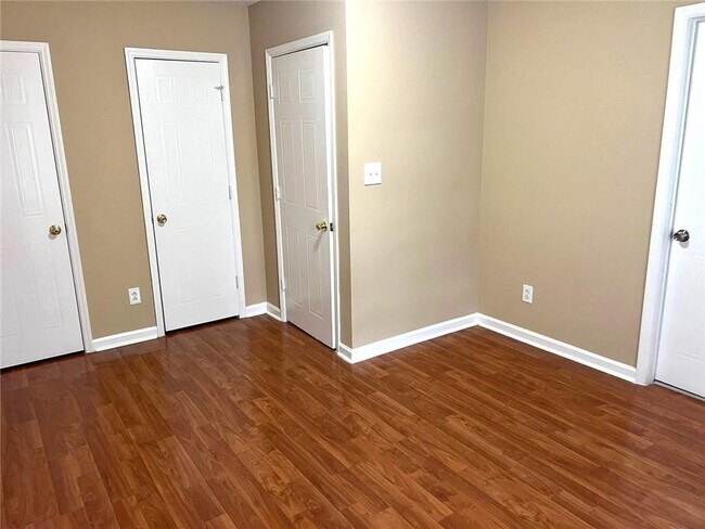 Building Photo - 8019 Woodlake Dr