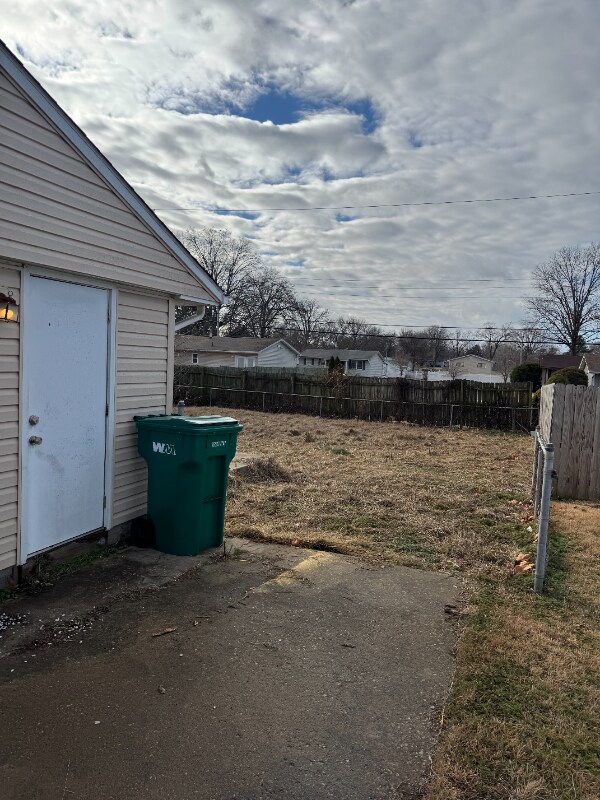 Building Photo - 850 St Bartholomew Dr