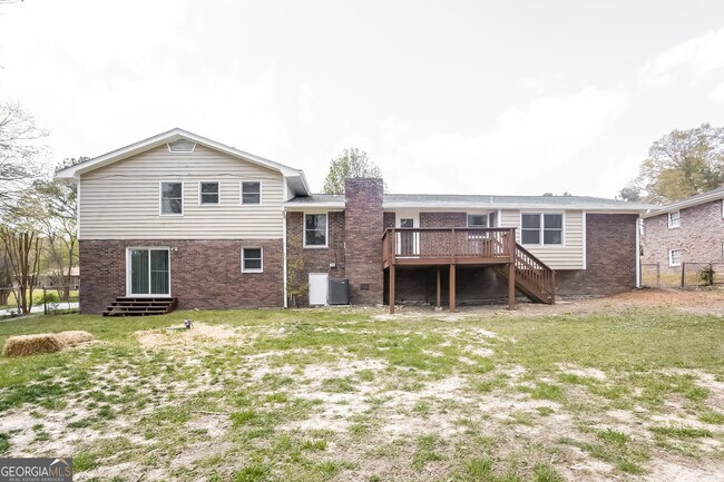 Building Photo - 680 N Kingsley Dr