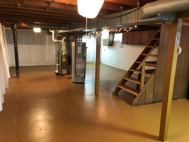Nice dry basement with newer mechanicals - 2818 Kennedy Dr