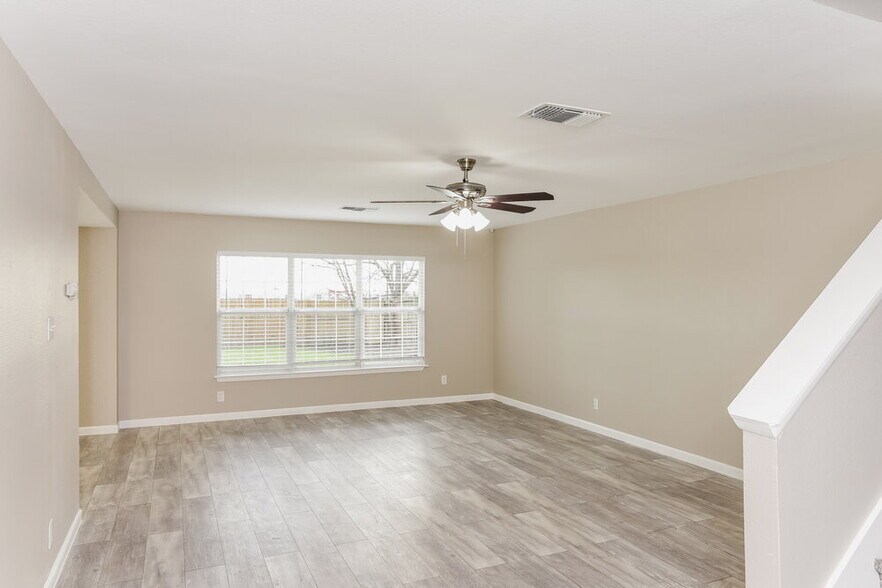 Building Photo - 4234 Sunrise Cove Dr