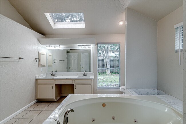 Building Photo - 1710 Blindlake Dr