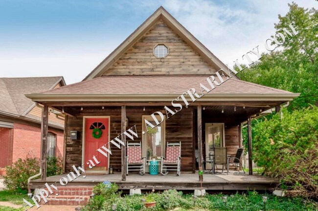 Building Photo - Inviting 3 Bedroom Close to Everything-Available in MAY!!