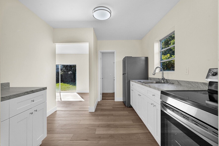 Building Photo - 135 NW 48th Ct