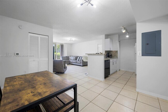 Building Photo - 655 SW 111th Way