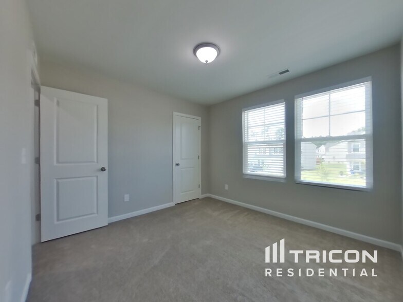 Building Photo - 449 Willard Wds Dr