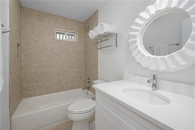 Building Photo - 1803 Bouldin Ave