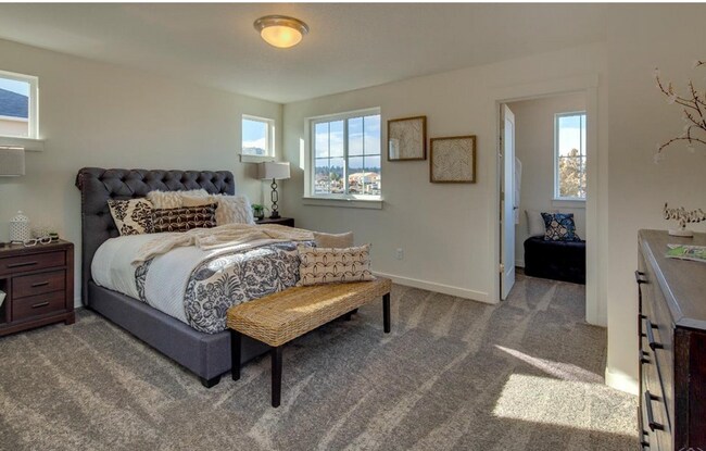 Building Photo - Cozy 3 Bed, 2.5 Bath Townhome in Prime Location!