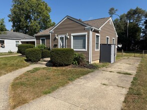 Building Photo - 1028 Allen Ave