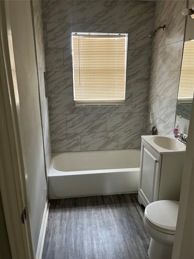 Building Photo - 10533 Barnham St