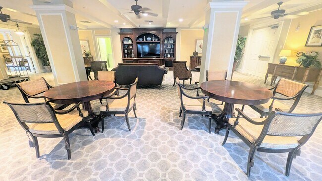 Building Photo - Annual Unfurnished 2/2 Condo in Downtown S...