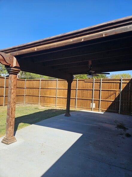 Patio cover - 580 Parkway Blvd