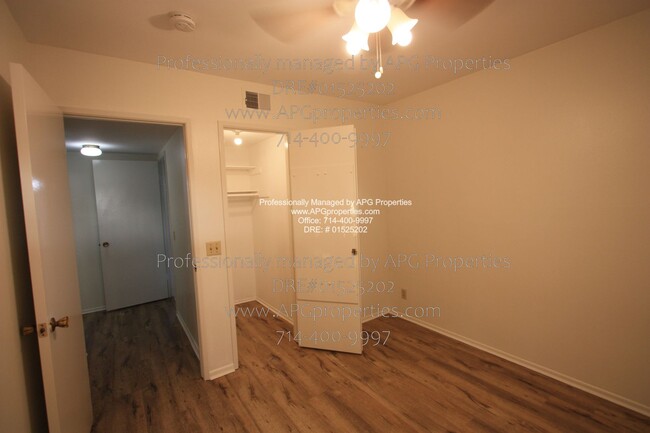 Building Photo - 3 Bedroom 1.5 Bathroom Townhome with a 2 c...