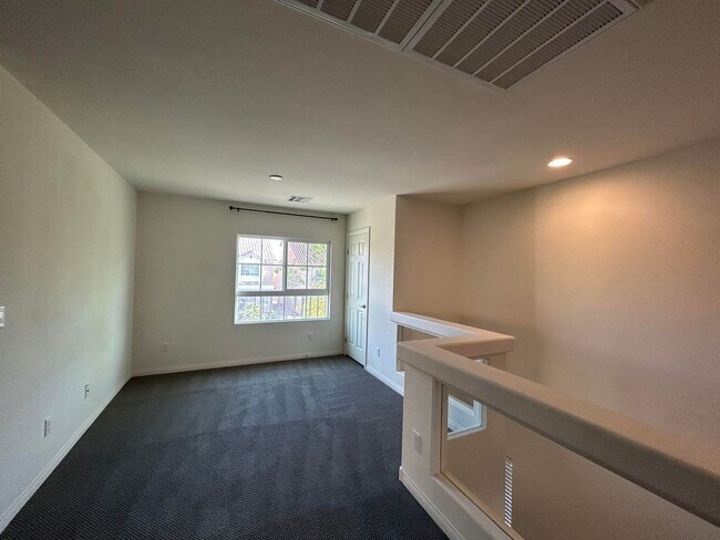 Building Photo - Great curb appeal