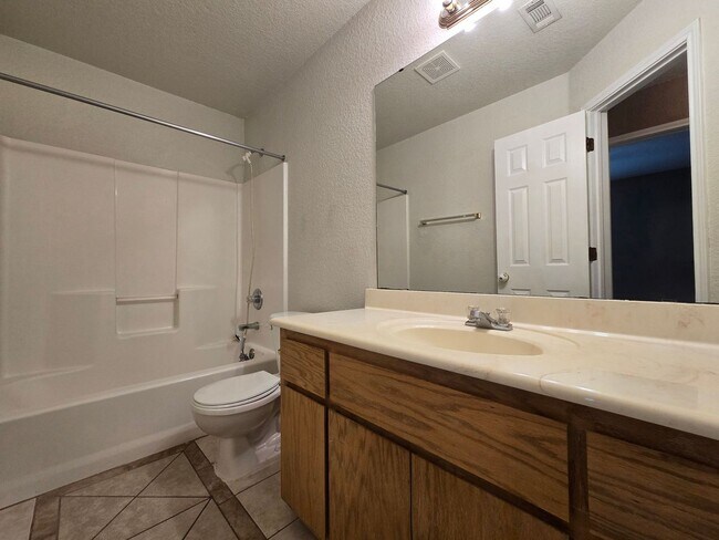 Building Photo - 2710 Alma Dr
