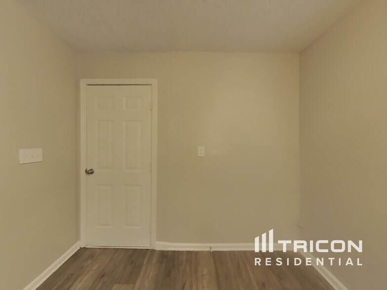 Building Photo - 404 Wolf Creek Ct