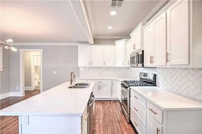 Building Photo - 1118 NW 33rd St