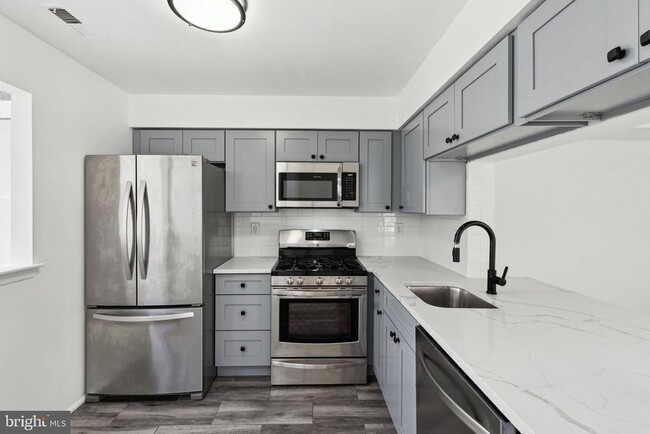Building Photo - 4202 Aberdeen Ln