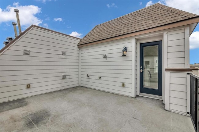 Building Photo - 5521 Petty St