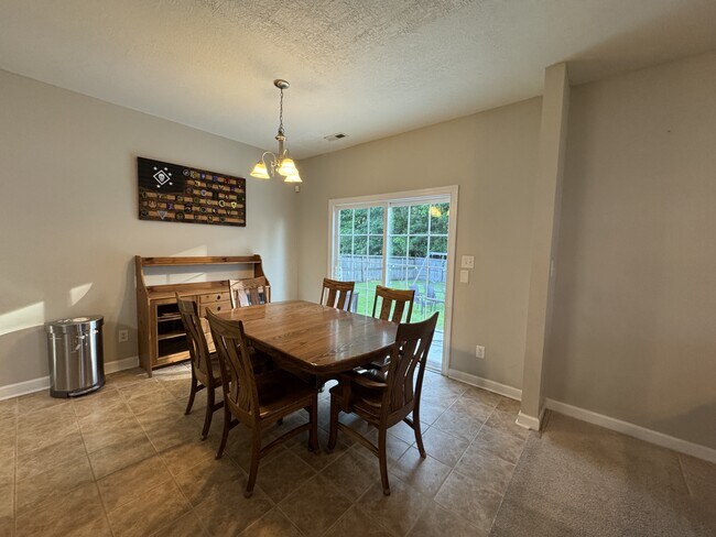 Building Photo - 217 Stagecoach Dr
